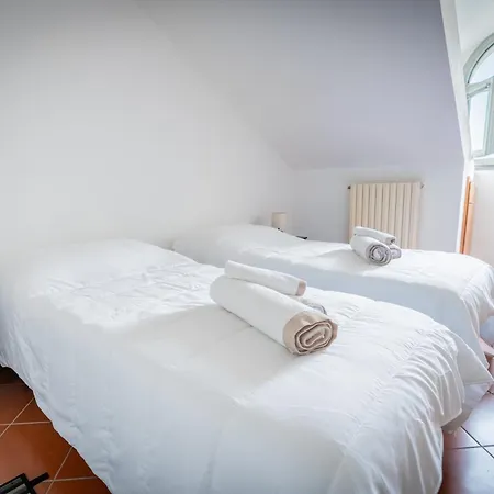 Piazza Michele Ferrero - Sulla Piazza Apartment *