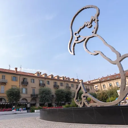 Piazza Michele Ferrero - Sulla Piazza Apartamento