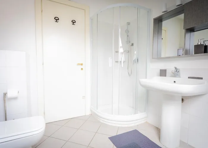 Piazza Michele Ferrero - Sulla Piazza * 알바