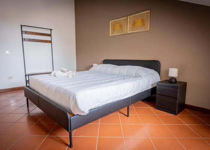 Piazza Michele Ferrero - Sulla Piazza 알바